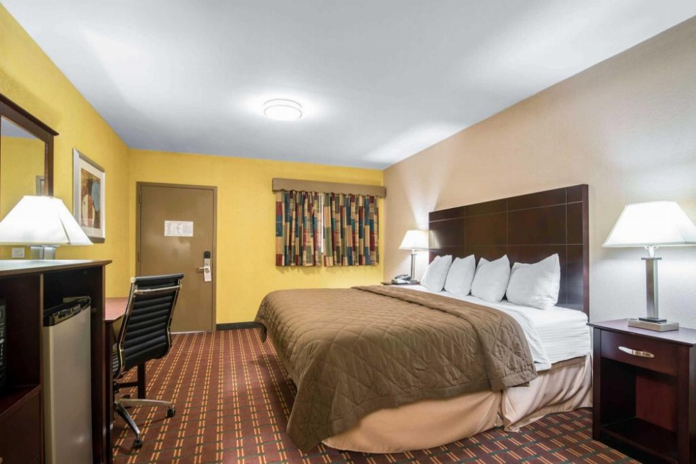 Rodeway Inn Image 7
